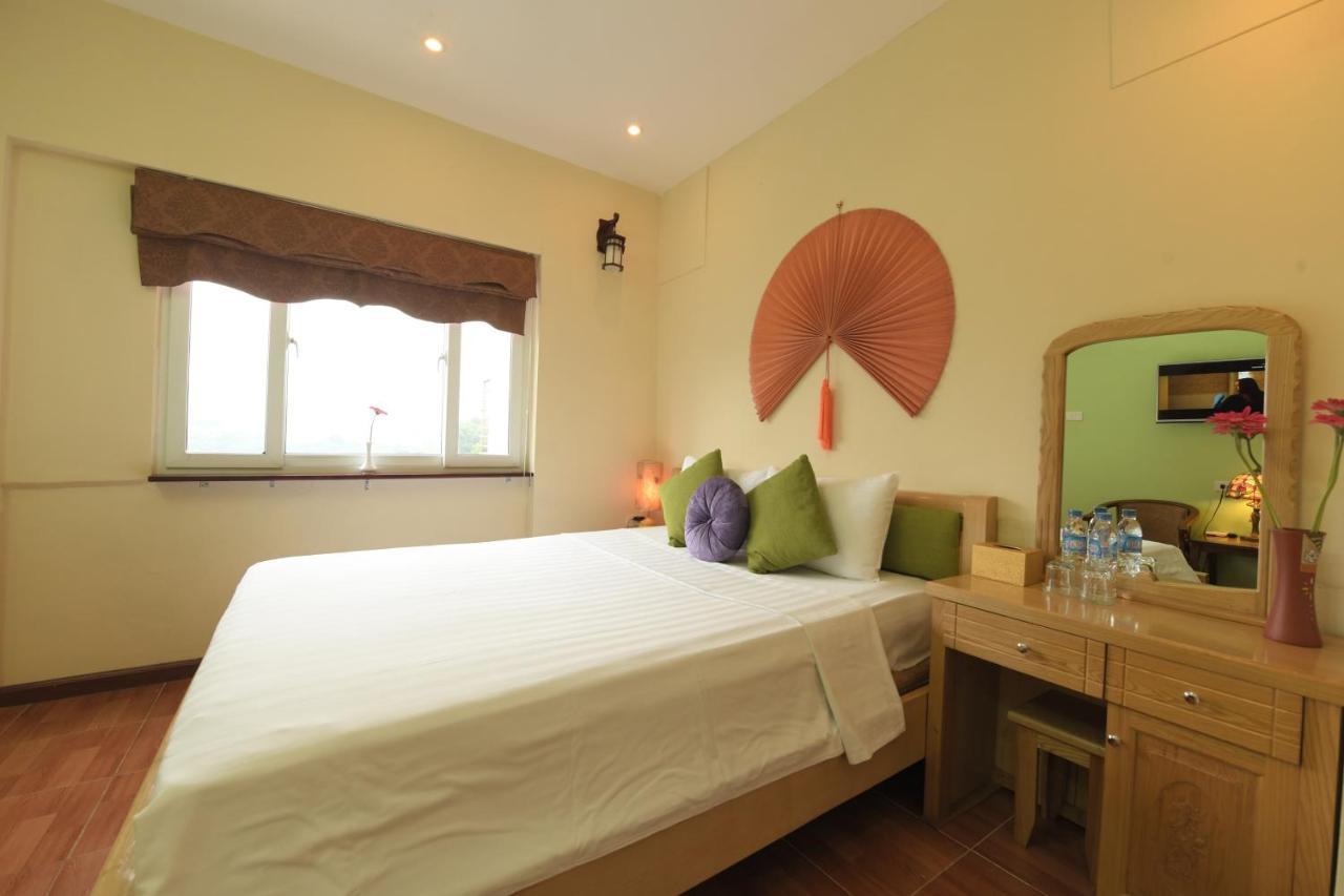 Holiday Lakeview Hotel Hanoi Exterior photo